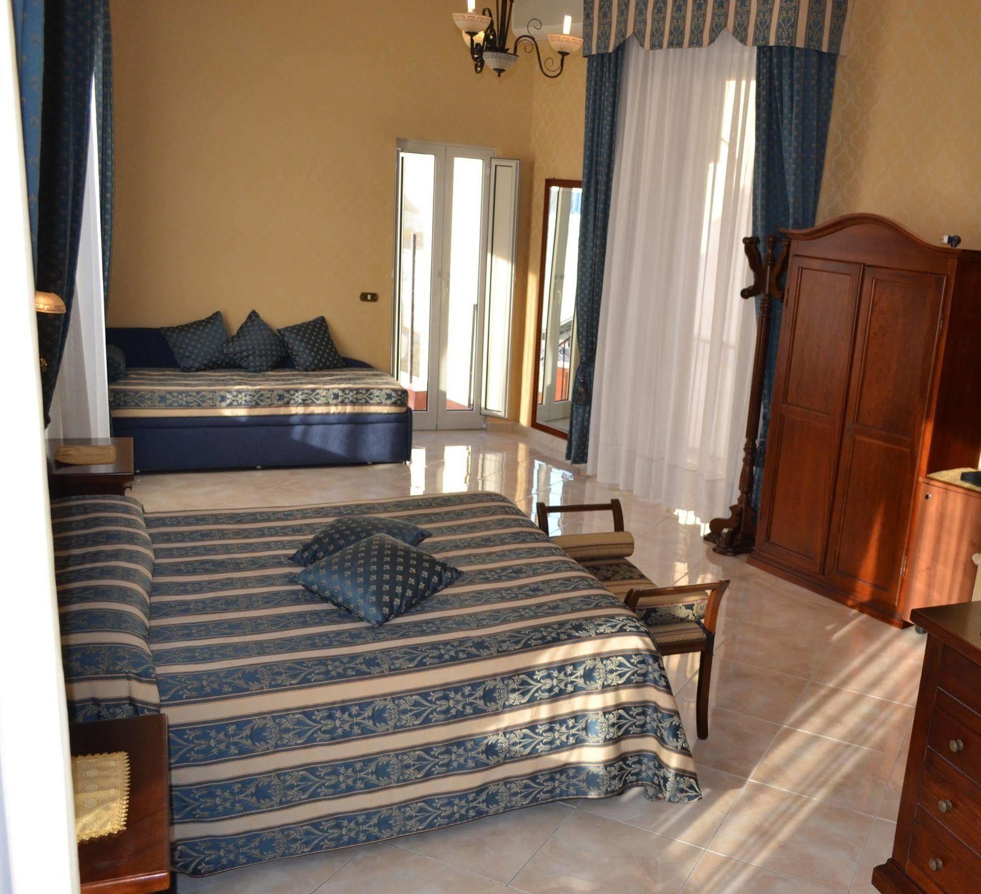 Toledo Bed & Breakfast Наполи Екстериор снимка