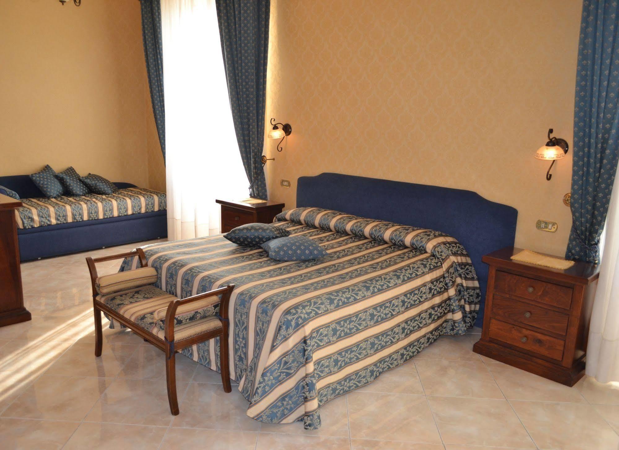 Toledo Bed & Breakfast Наполи Екстериор снимка